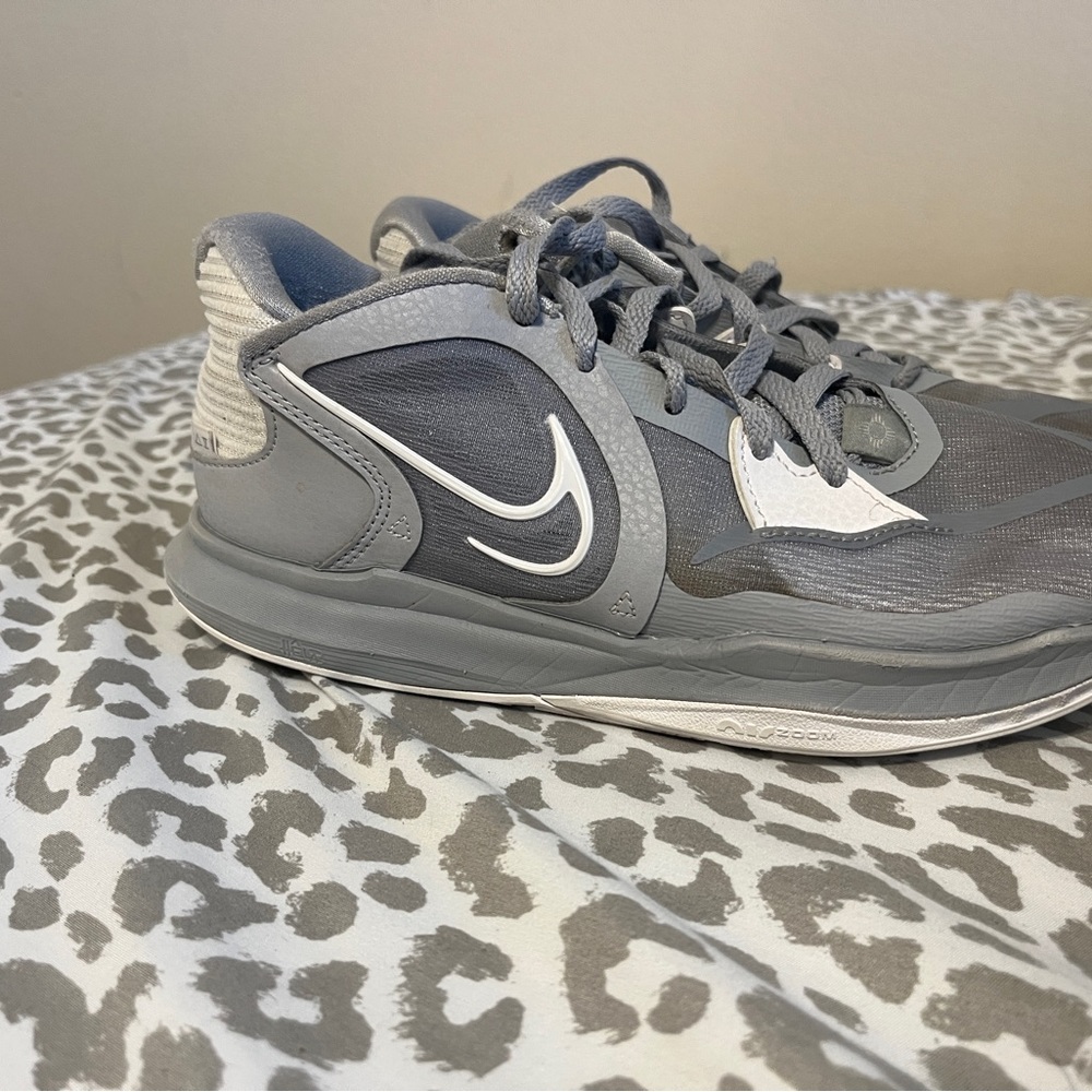 woman basketball shoes